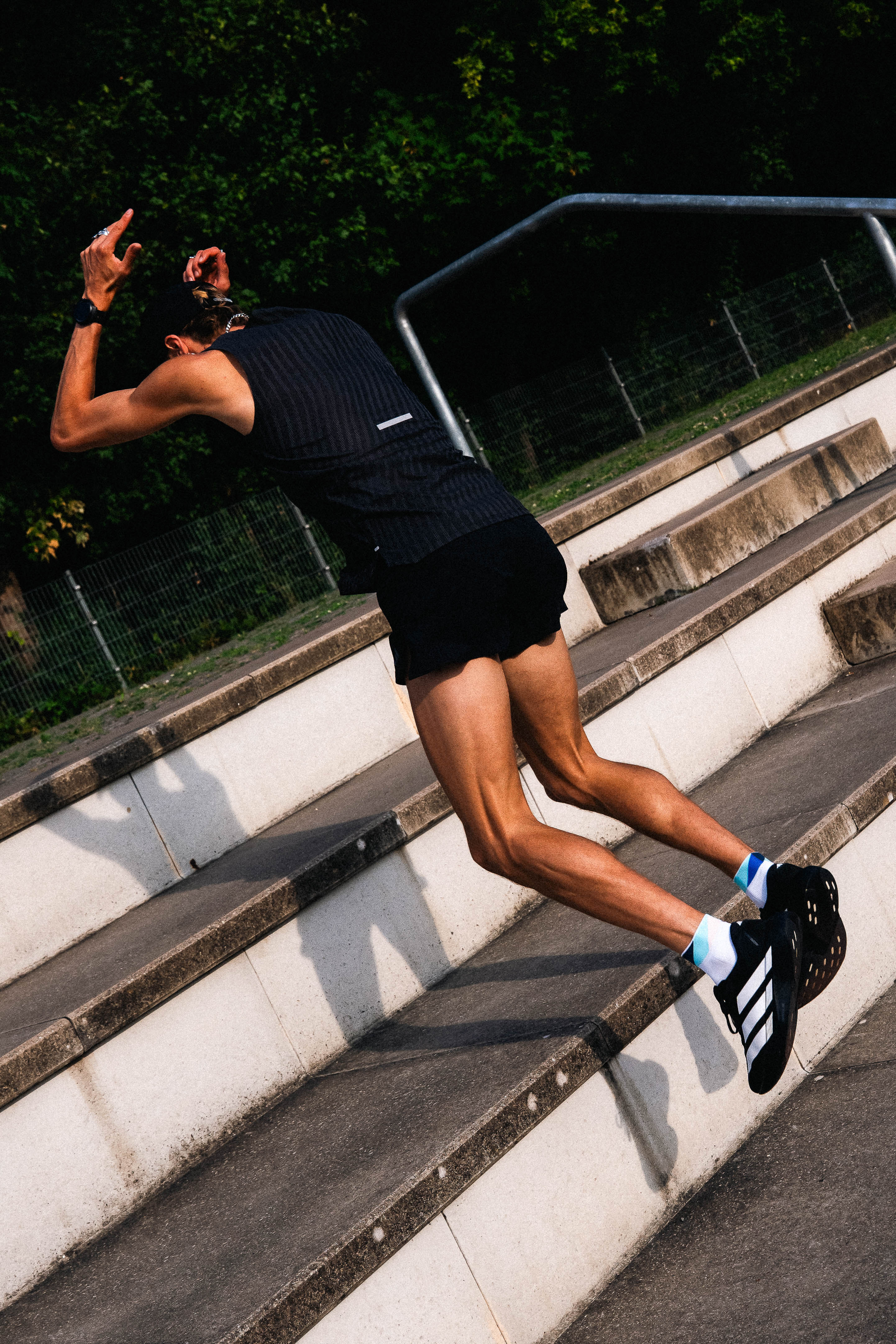 INCYLENCE RUNNING POLYGONS SHORT NAVY MINT