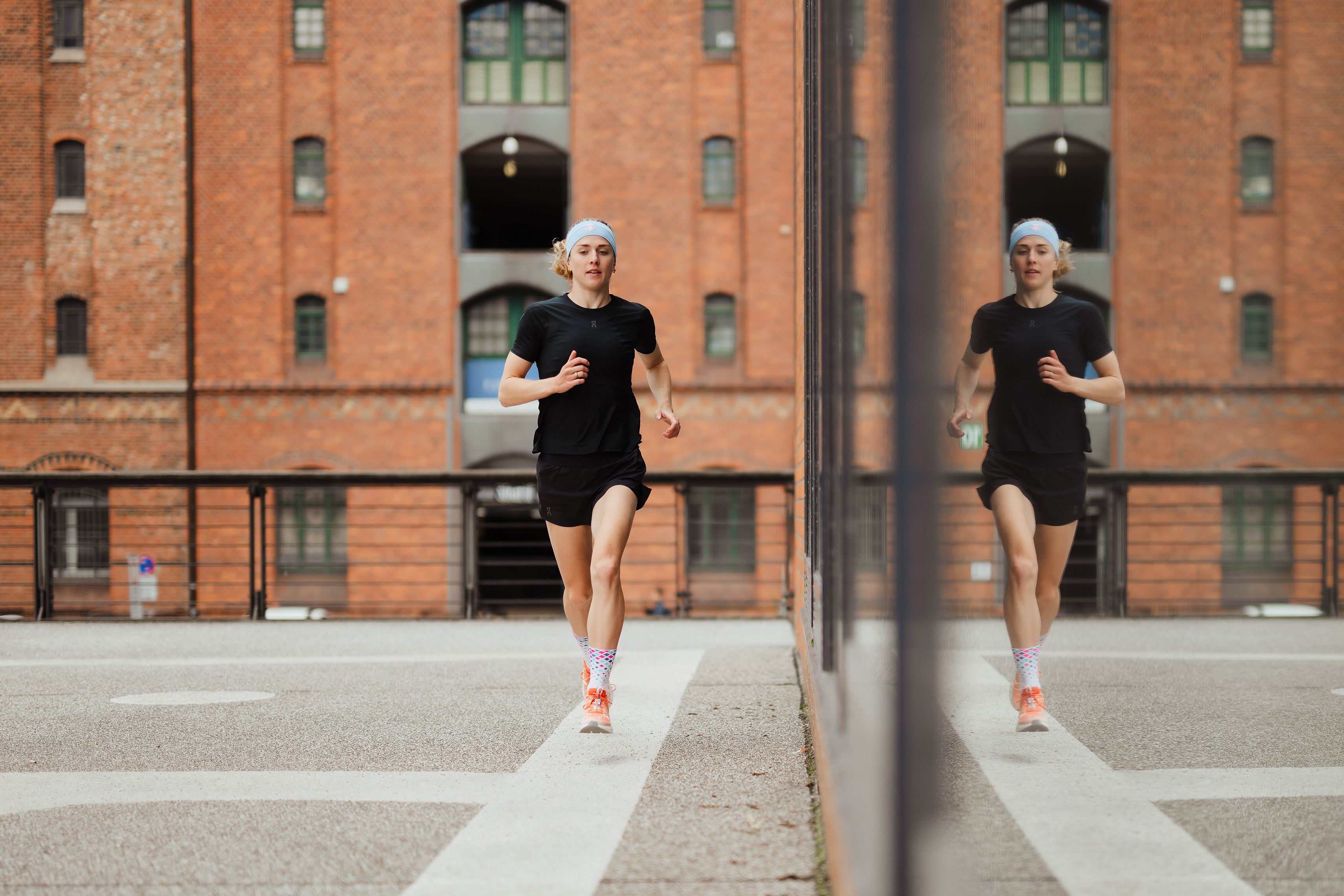 INCYLENCE RUNNING CRYSTALS WHITE PINK CYAN