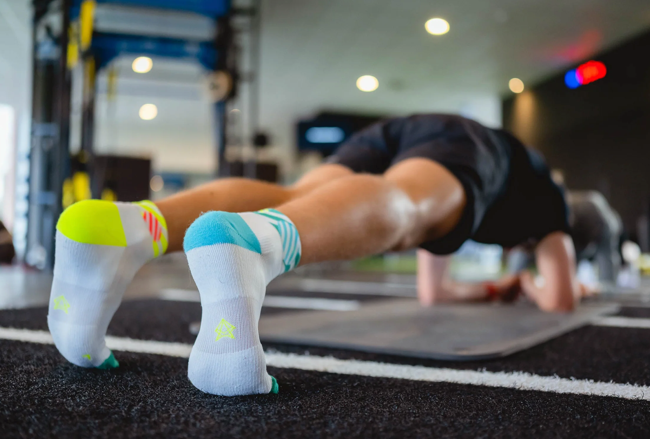 INCYLENCE RUNNING GLOBES SHORT GREEN CANARY