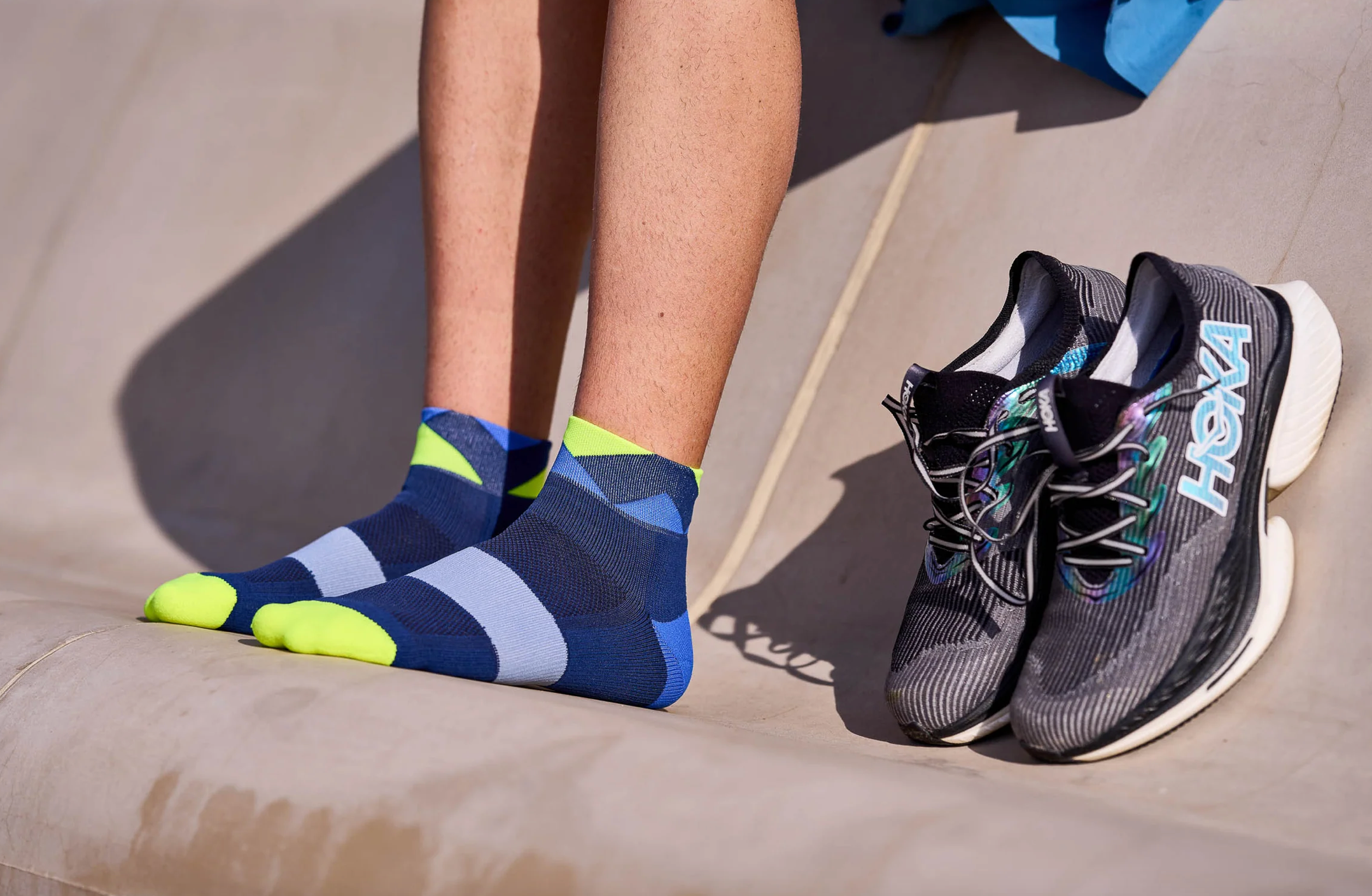 INCYLENCE RUNNING PEAKS SHORT NAVY BLUE CANARY