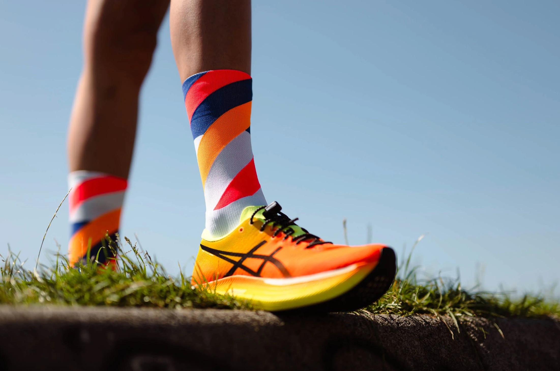 INCYLENCE RUNNING LOOPS WHITE ORANGE INFERNO