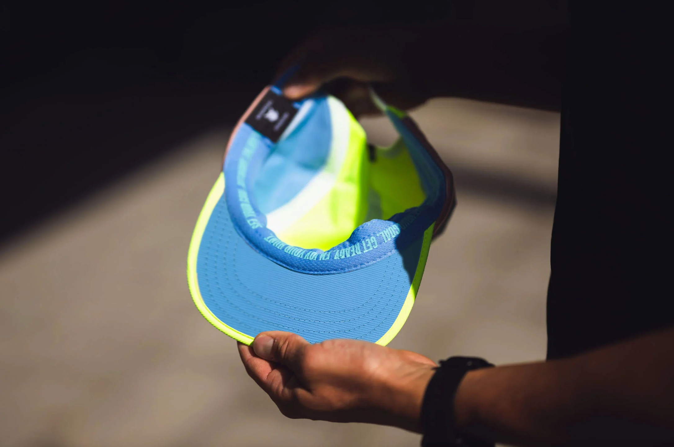 INCYLENCE RUNNING CAP ELECTRIC THUNDER