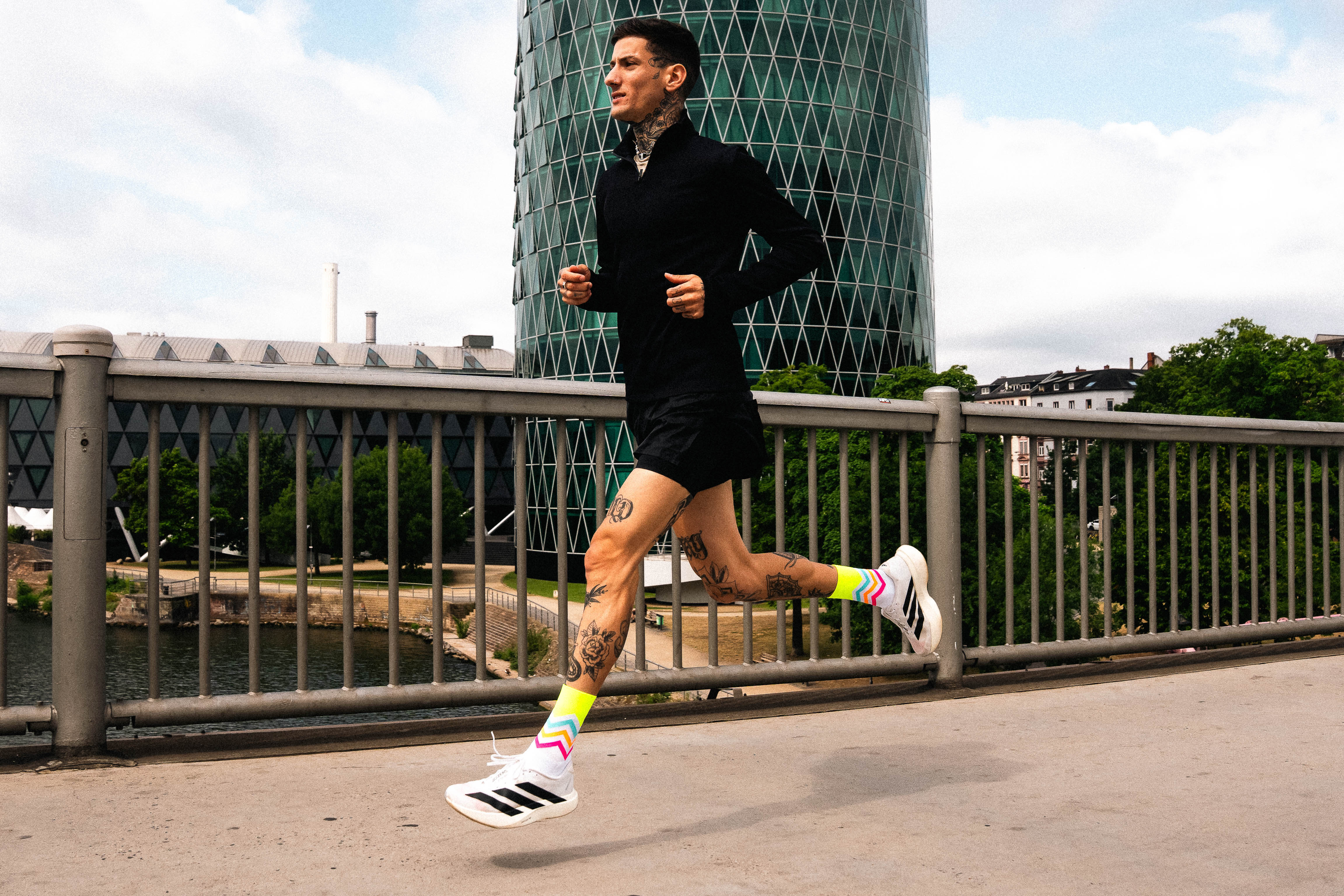 INCYLENCE RUNNING VOLTS CANARY PINK