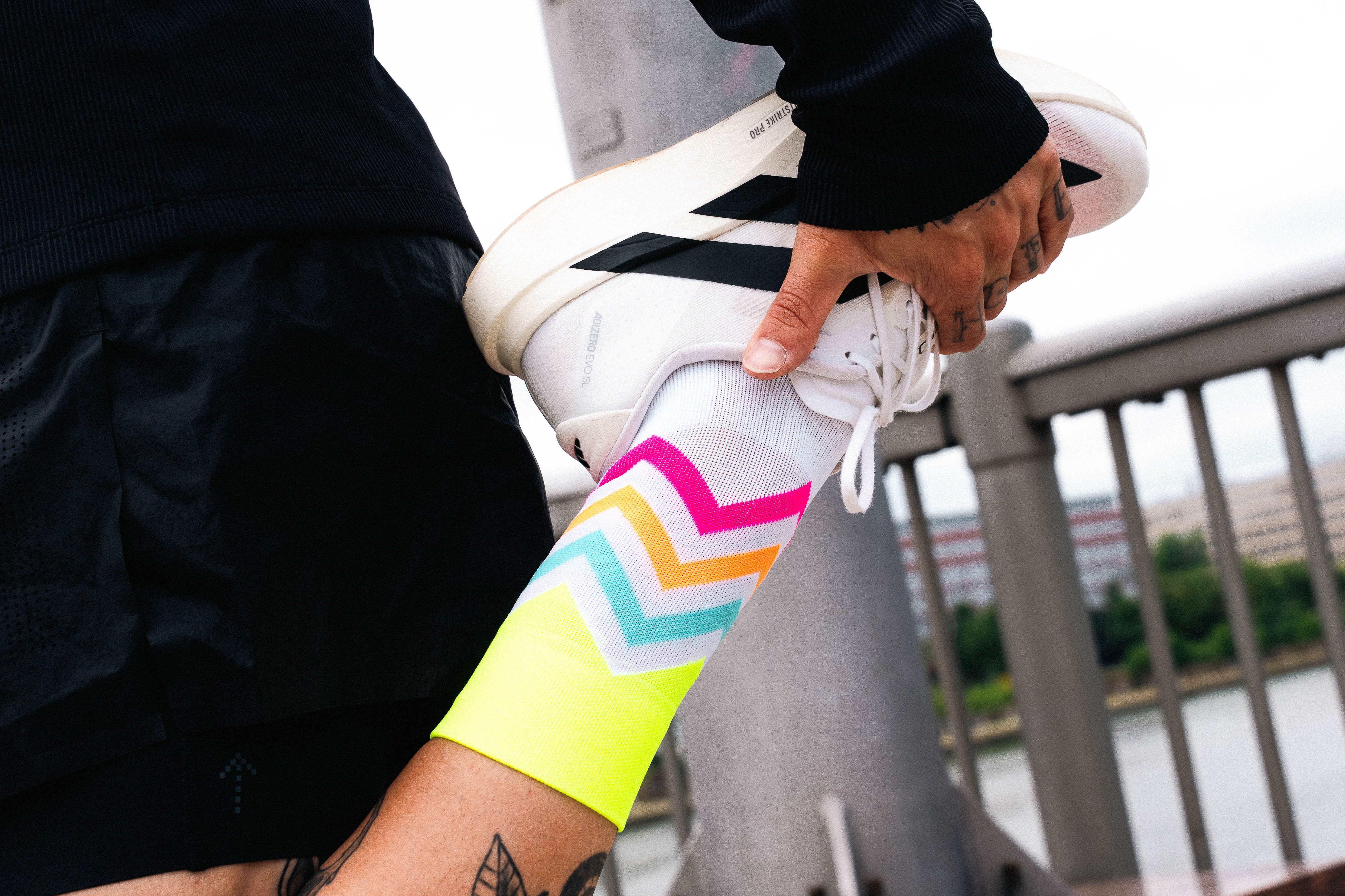 INCYLENCE RUNNING VOLTS CANARY PINK
