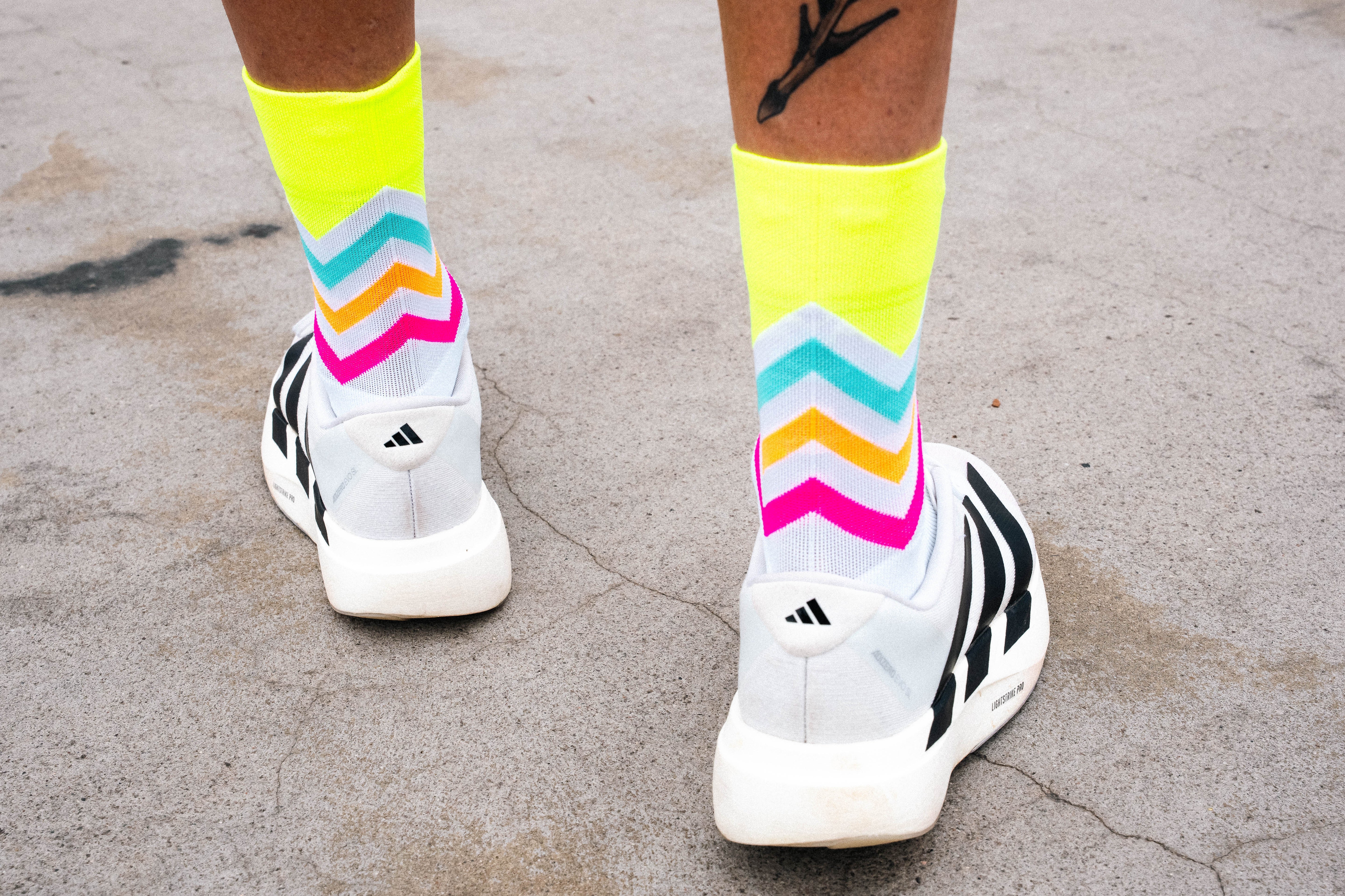 INCYLENCE RUNNING VOLTS CANARY PINK