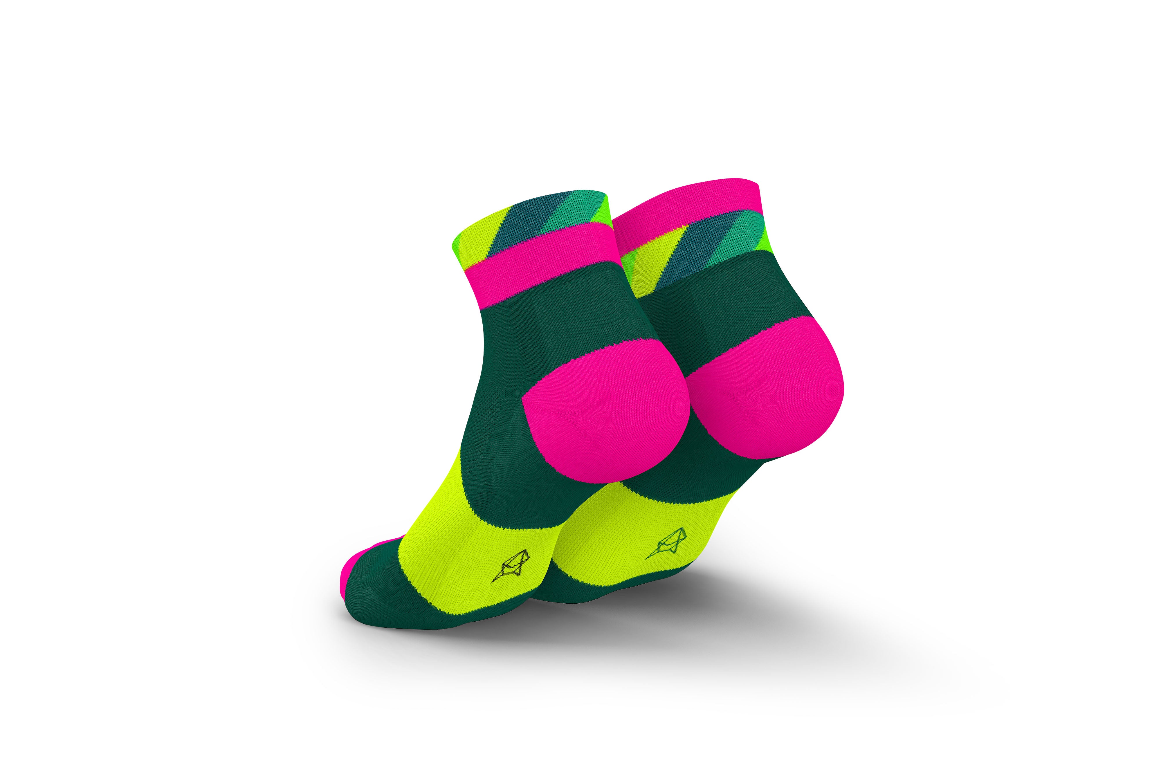 INCYLENCE ULTRALIGHT STRIDES SHORT PETROL PINK