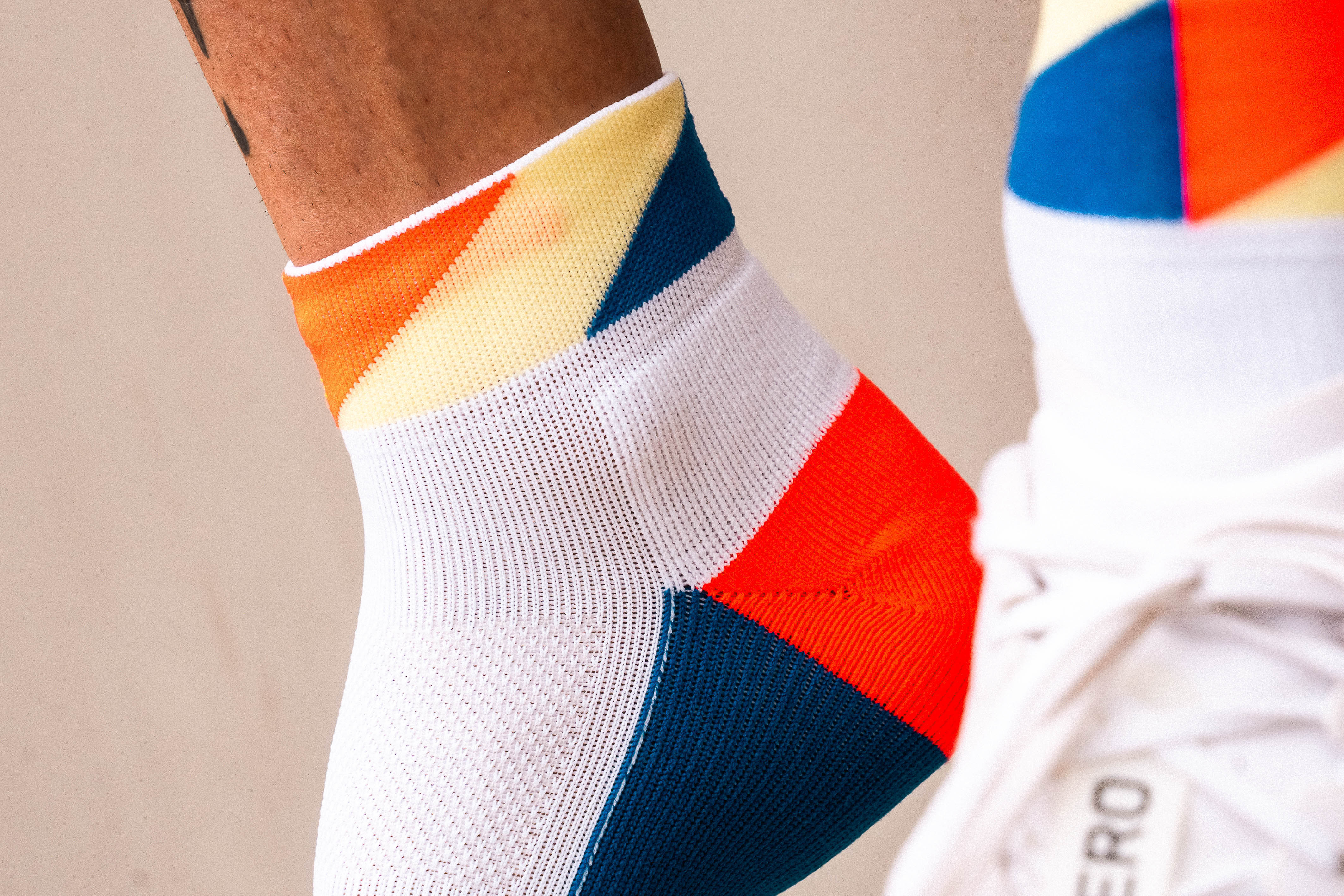 INCYLENCE RUNNING POLYGONS SHORT BLUE INFERNO