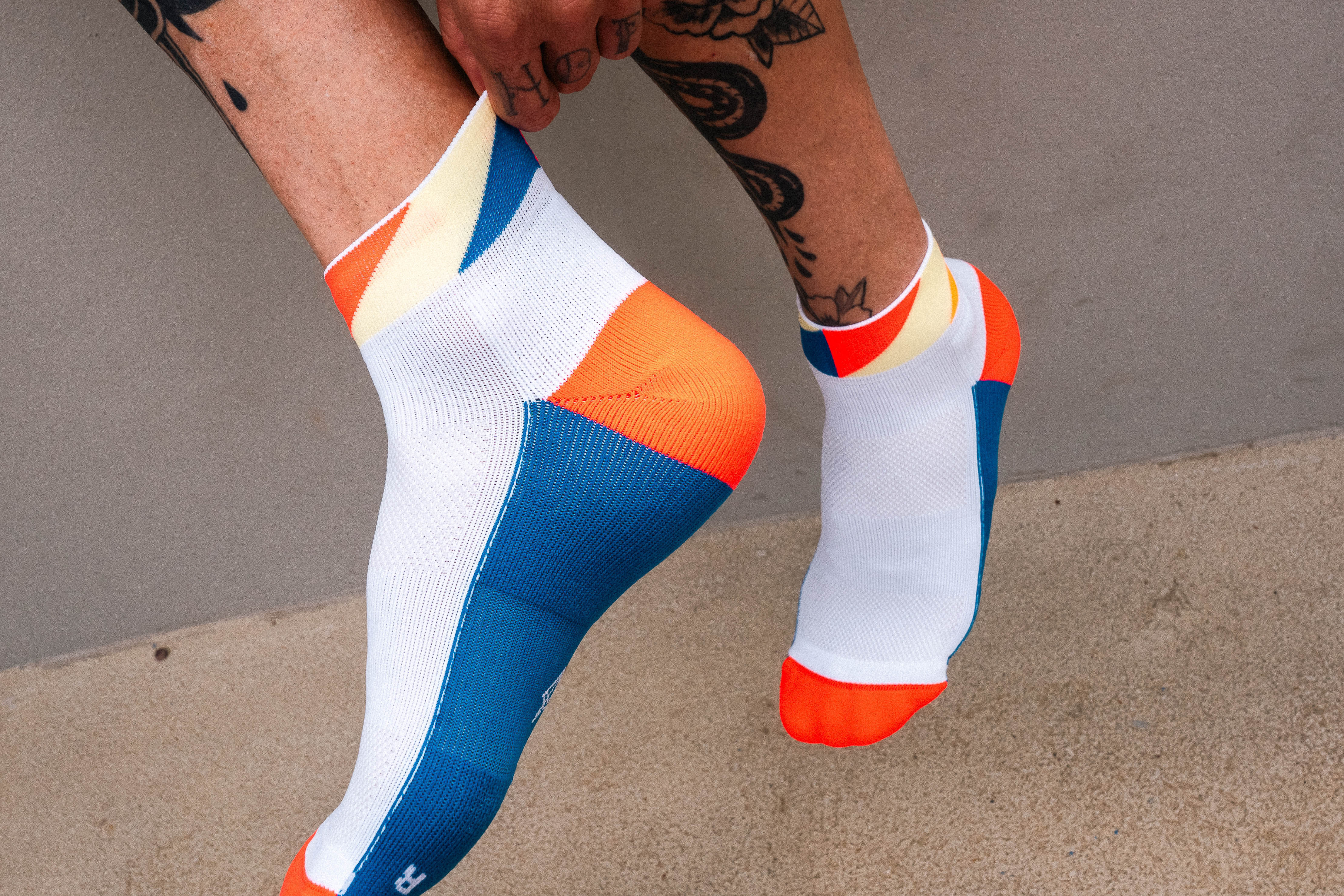 INCYLENCE RUNNING POLYGONS SHORT BLUE INFERNO