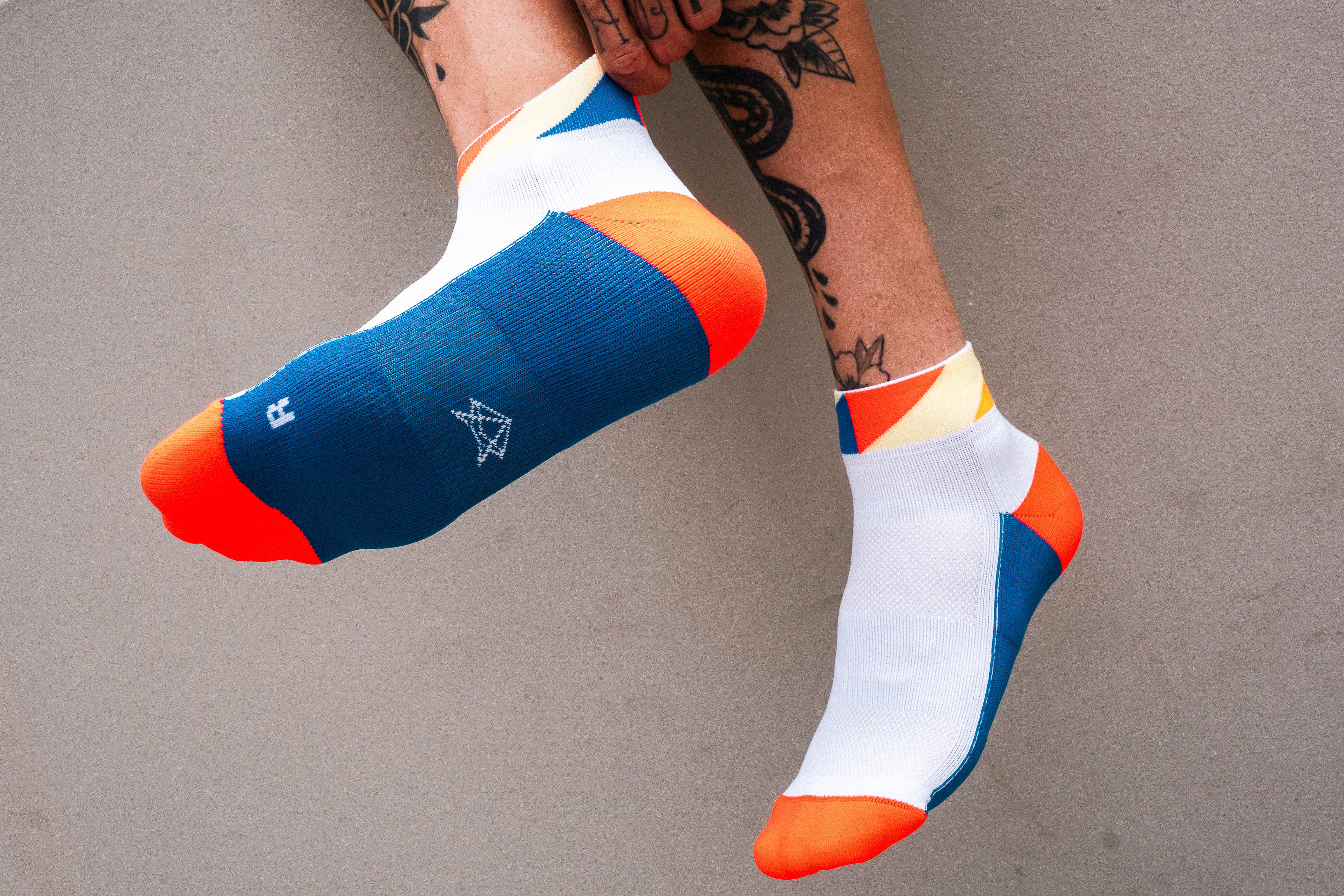 INCYLENCE RUNNING POLYGONS SHORT BLUE INFERNO