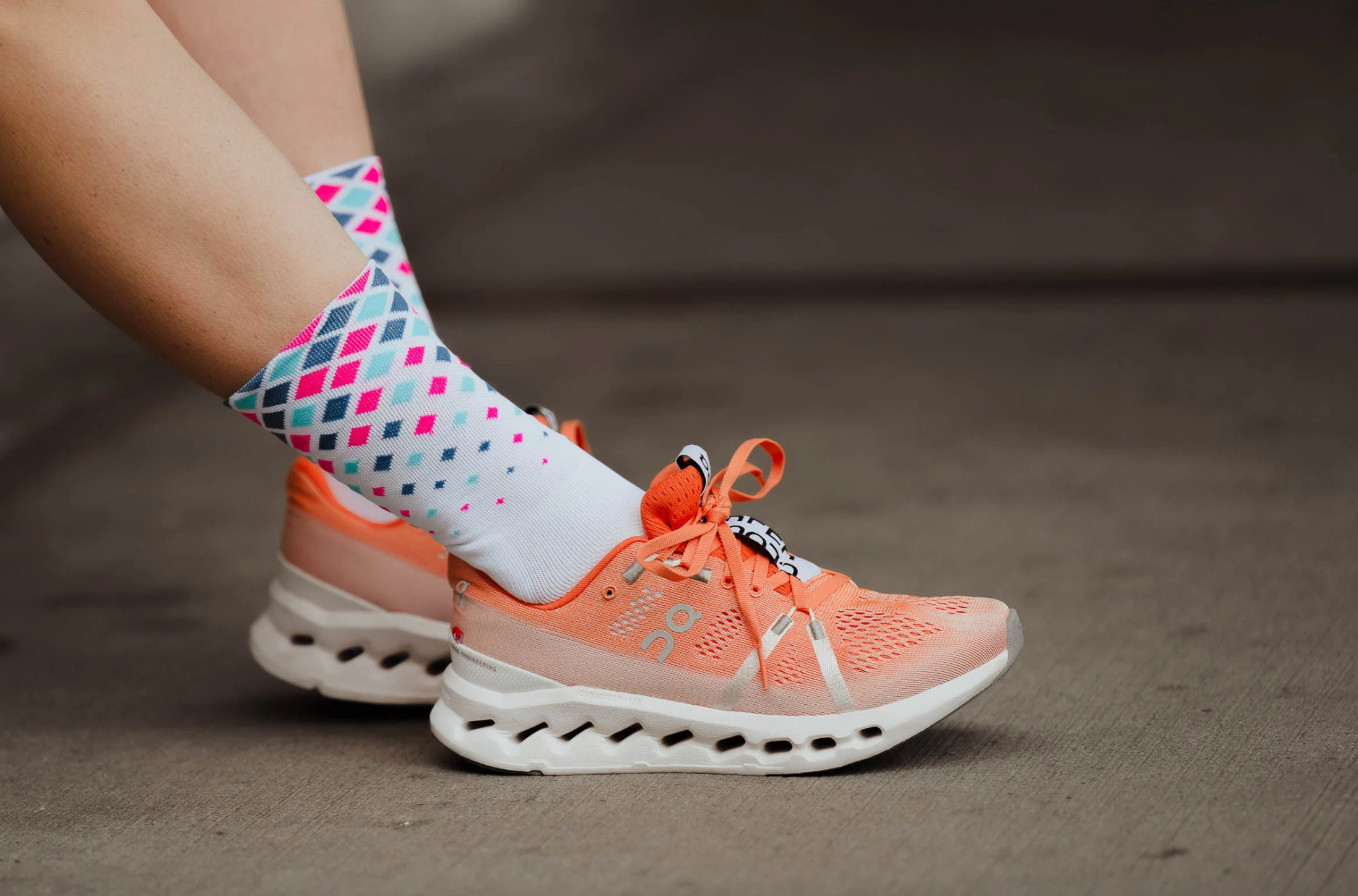 INCYLENCE RUNNING CRYSTALS WHITE PINK CYAN