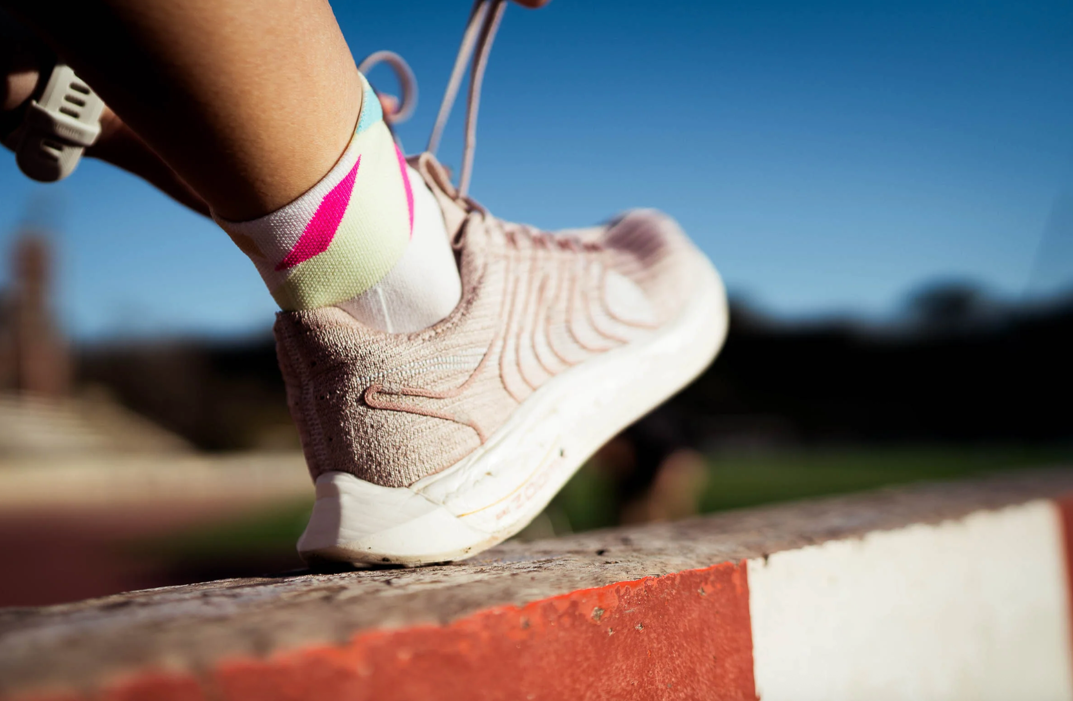 INCYLENCE ULTRALIGHT STRIKES SHORT WHITE PINK