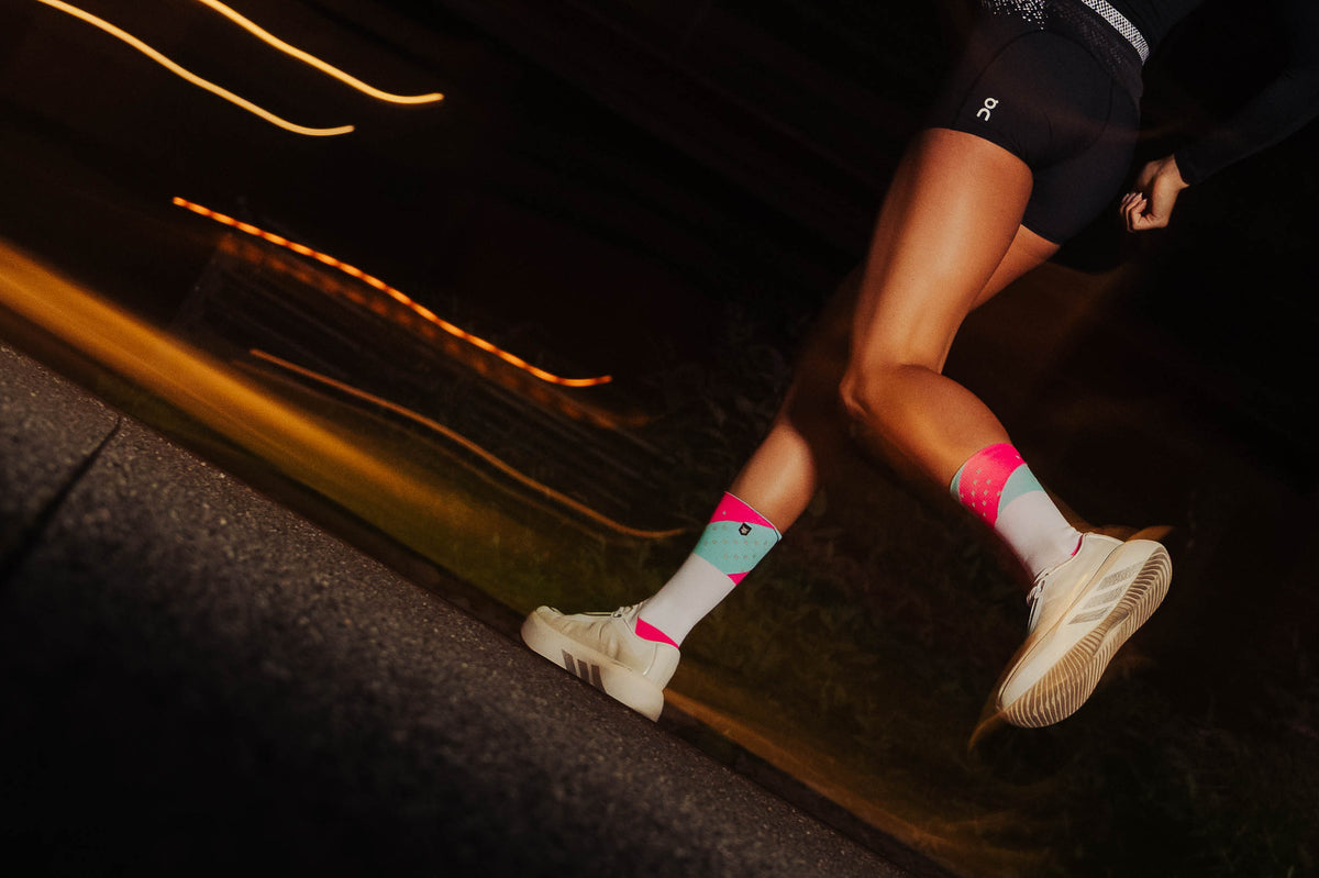 HIGH-VIZ V4 PINK MINT